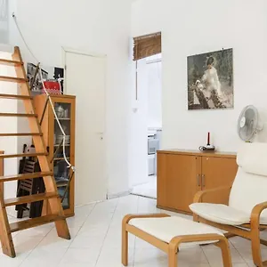 https://mellini-house.it-romehotels.com
