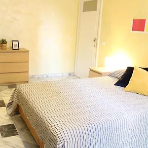 https://appartamento-re-di-roma-cozy-flat-for-six-persons.it-romehotels.com